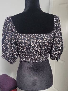 Rylee + Cru XS "Trixie" On or Off Shoulder Cropped Floral Smoked Top